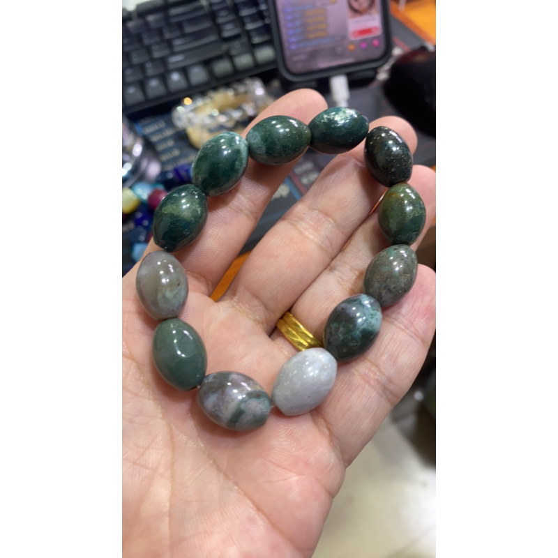 D 584 老果绿小桶手串