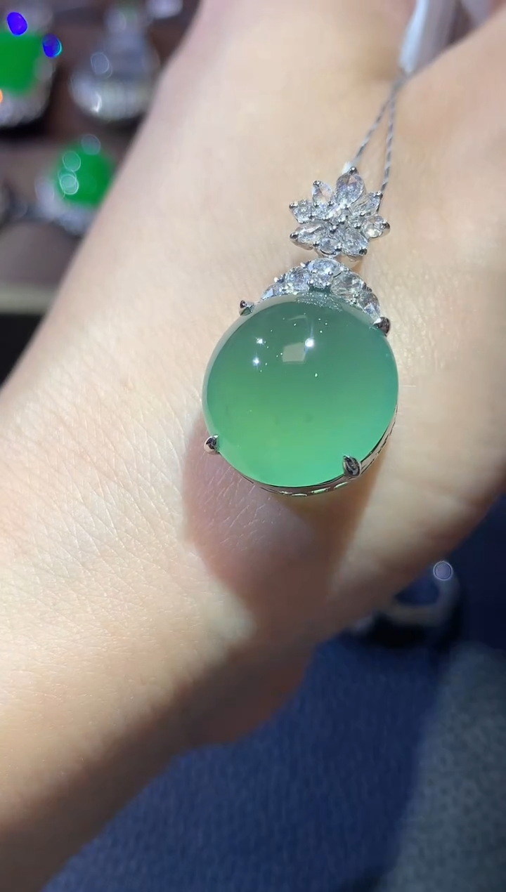 【闪购商品】翡翠吊坠(不含链)18K金镶嵌C21