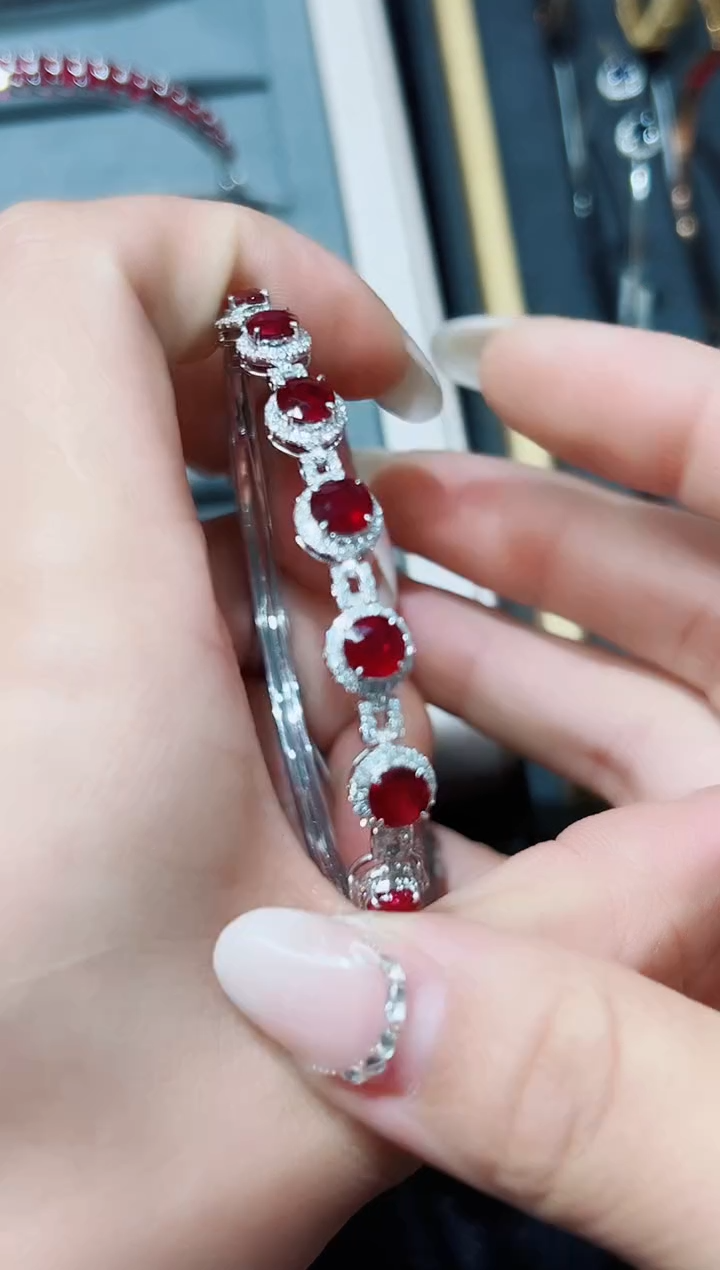 手镯18K金镶嵌红宝石·