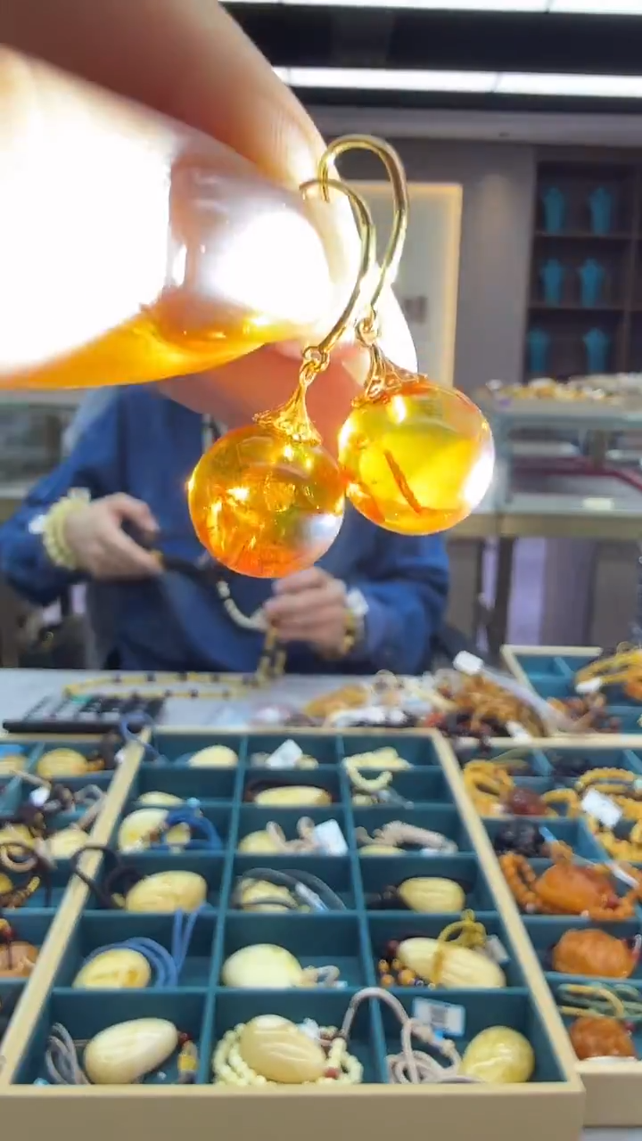 琥珀未镶嵌耳饰35秒拍号 假一罚三 