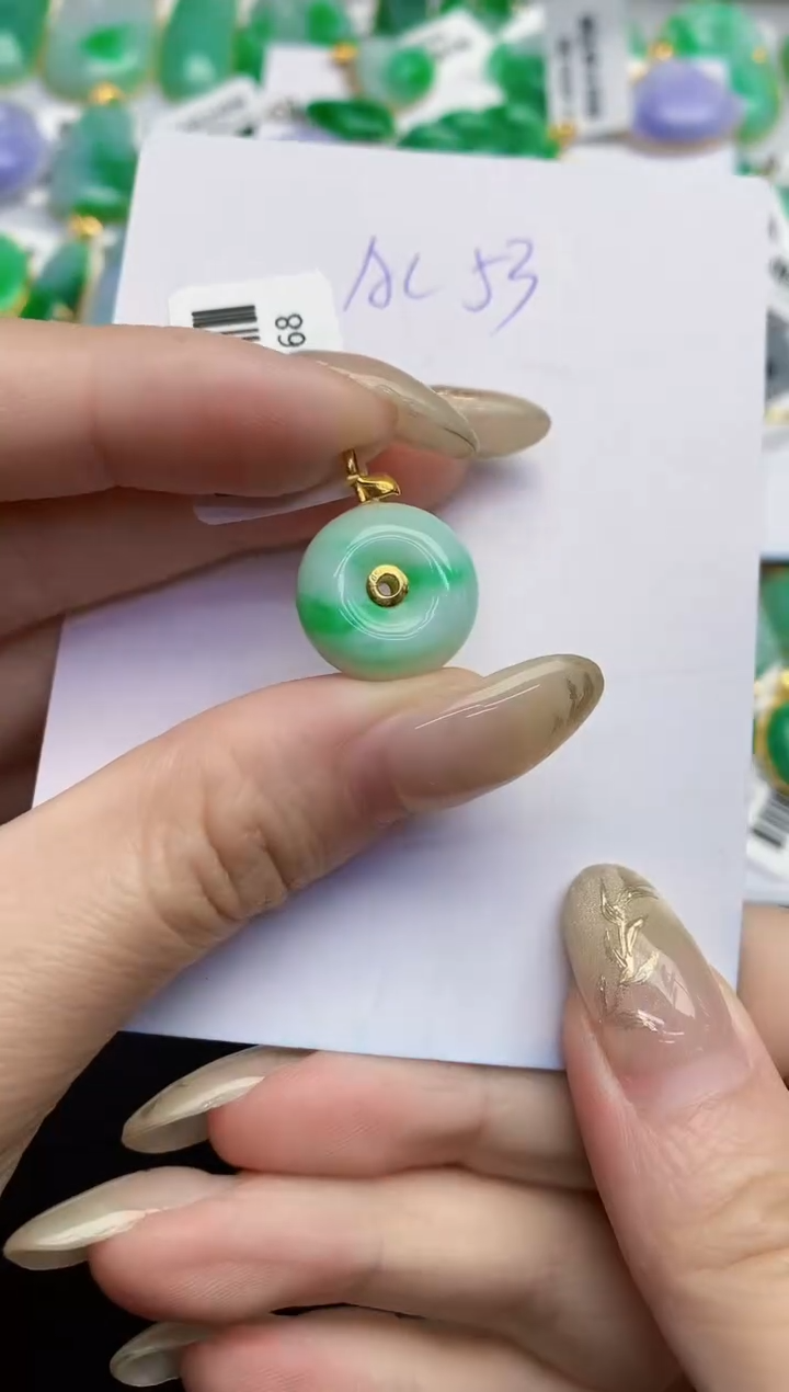 翡翠18K金镶嵌颈饰缅甸天然翡翠A货