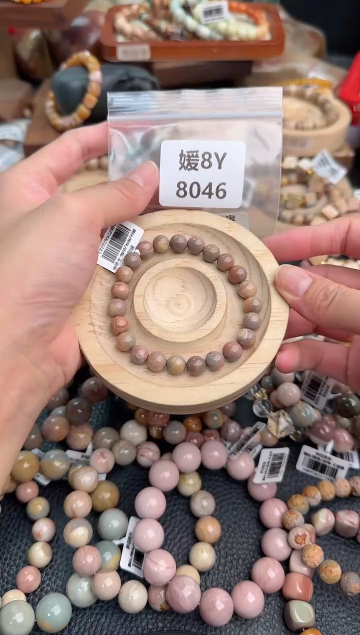 未镶嵌手链石英质玉三****08Y8046