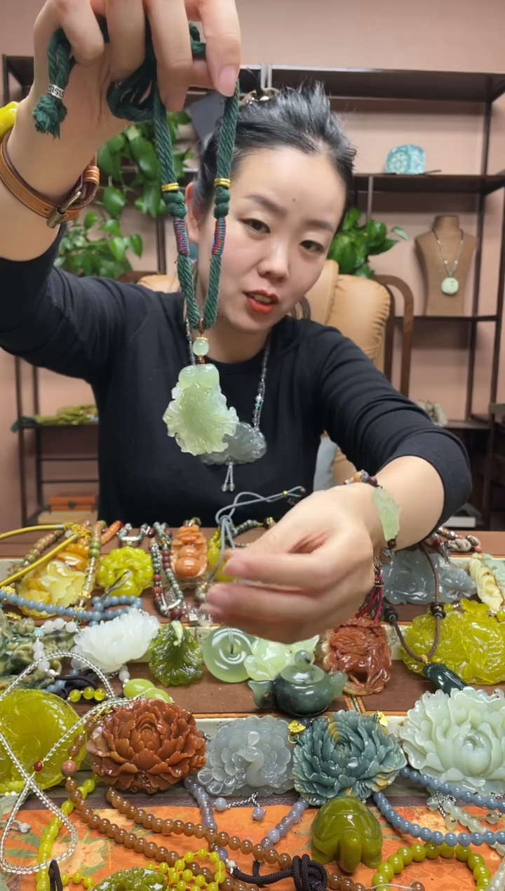 未镶嵌岫玉吊坠·