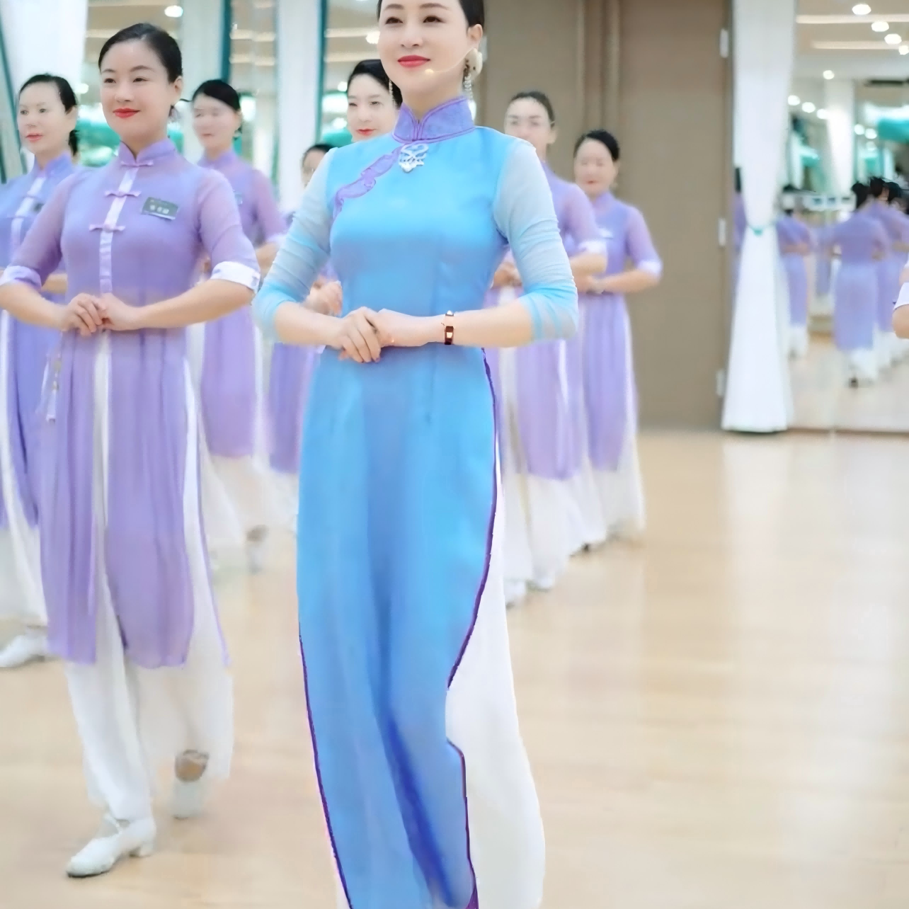 蓝色奥黛旗袍舞蹈服套装2025新款国风绝美旗袍连衣裙新中式演出服