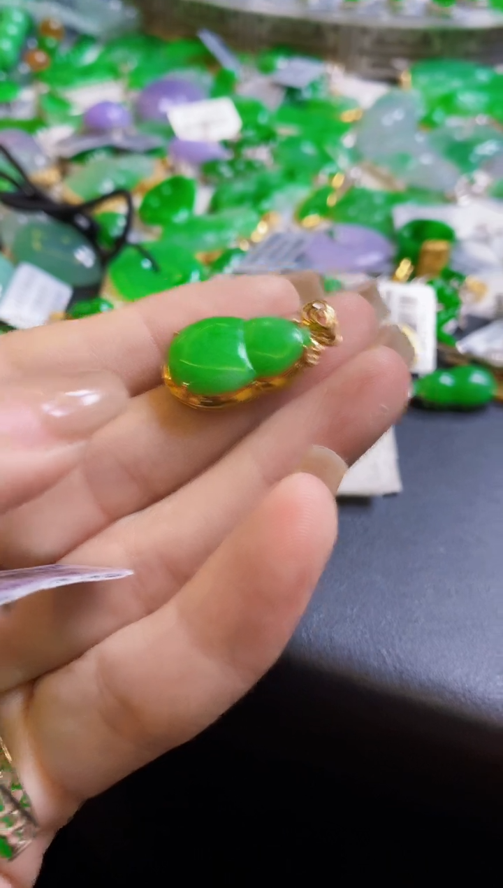 【闪购商品】定制翡翠18K金镶嵌吊坠