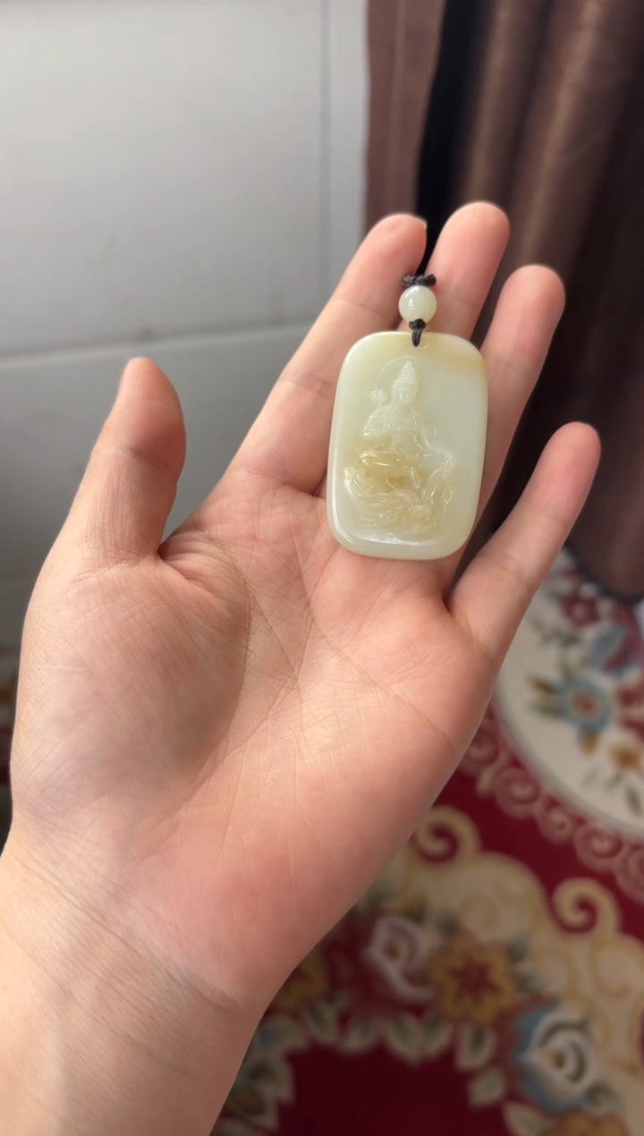 【闪购商品】和田玉吊坠(赠链)未镶嵌且末微色差迪克兰吊坠