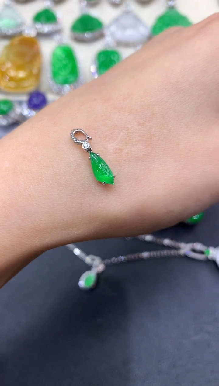 【闪购商品】翡翠吊坠(不含链)18K金镶嵌w19        