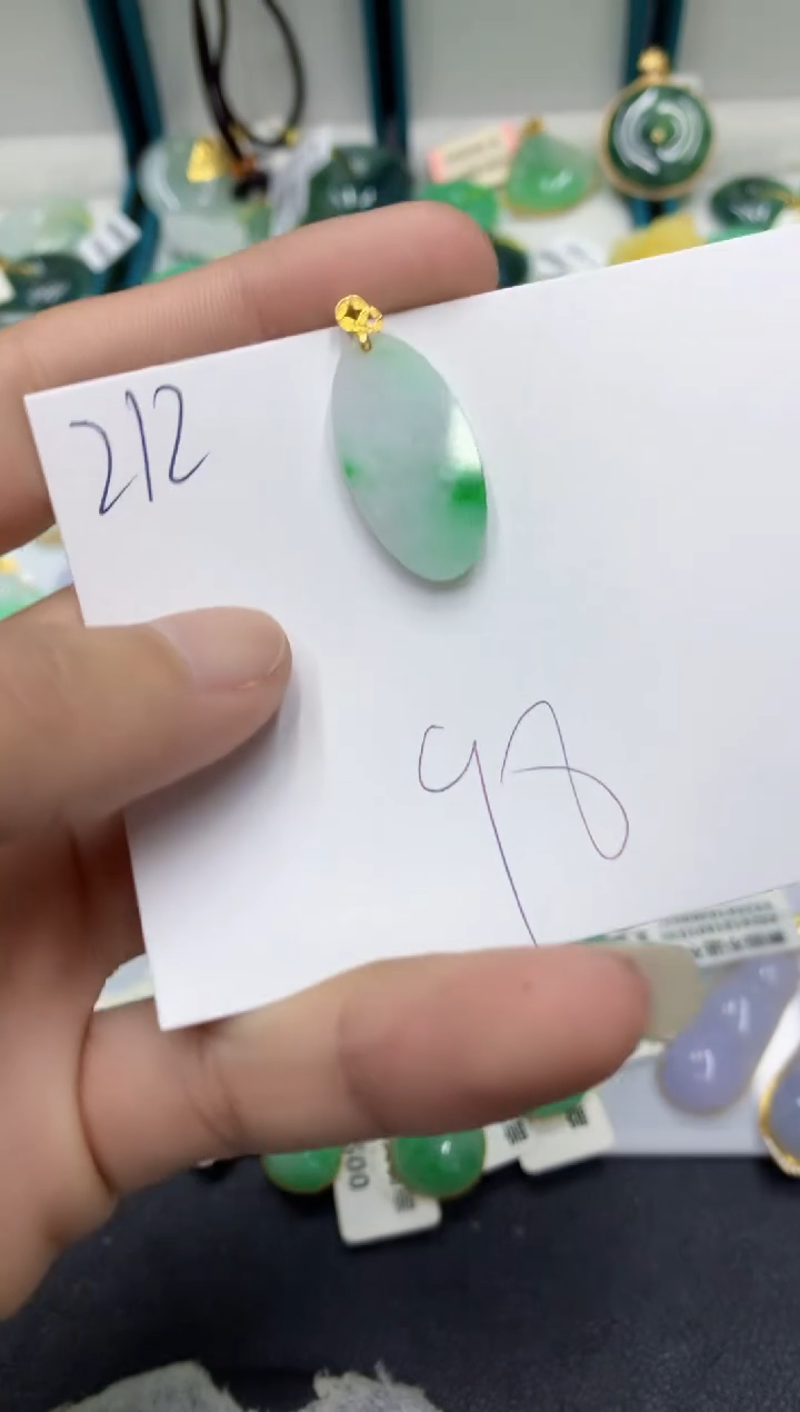 【闪购商品】翡翠颈饰18K金镶嵌翡翠