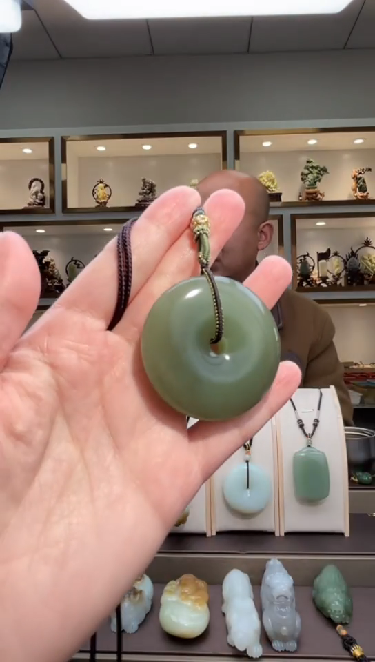 颈饰未镶嵌和田玉苏