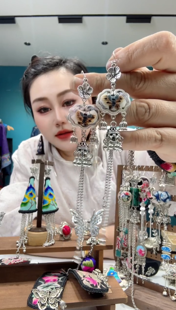 刺绣纯手工苗绣非遗耳环