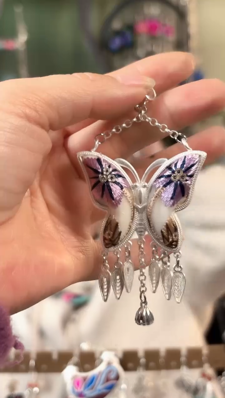 彩云南阁非遗老绣苗银饰品573