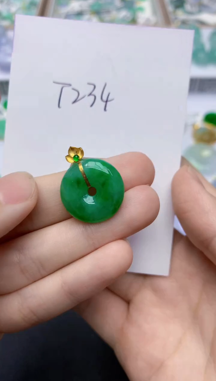 翡翠18K金镶嵌颈饰天然缅甸翡翠A货