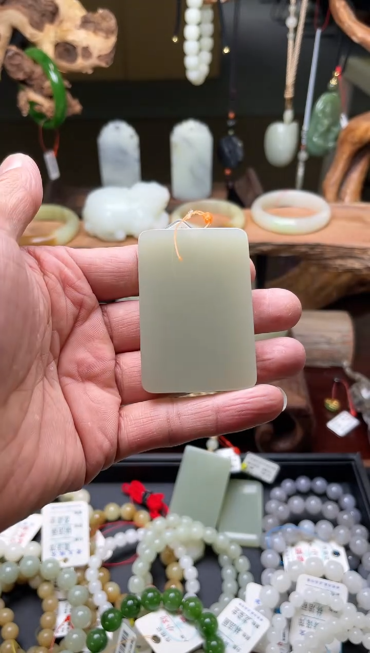【闪购商品】和田玉吊坠未镶嵌且末迪克兰 光面无事牌30932