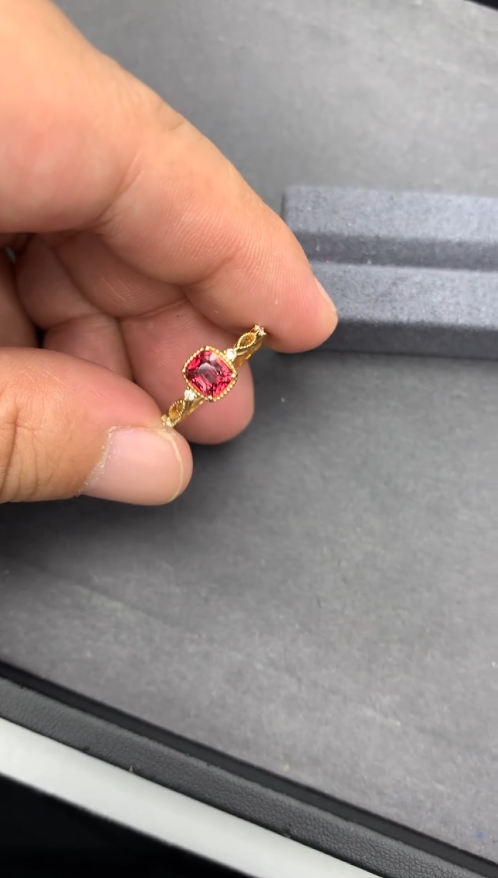 【闪购商品】尖晶石戒指18K金镶嵌80分