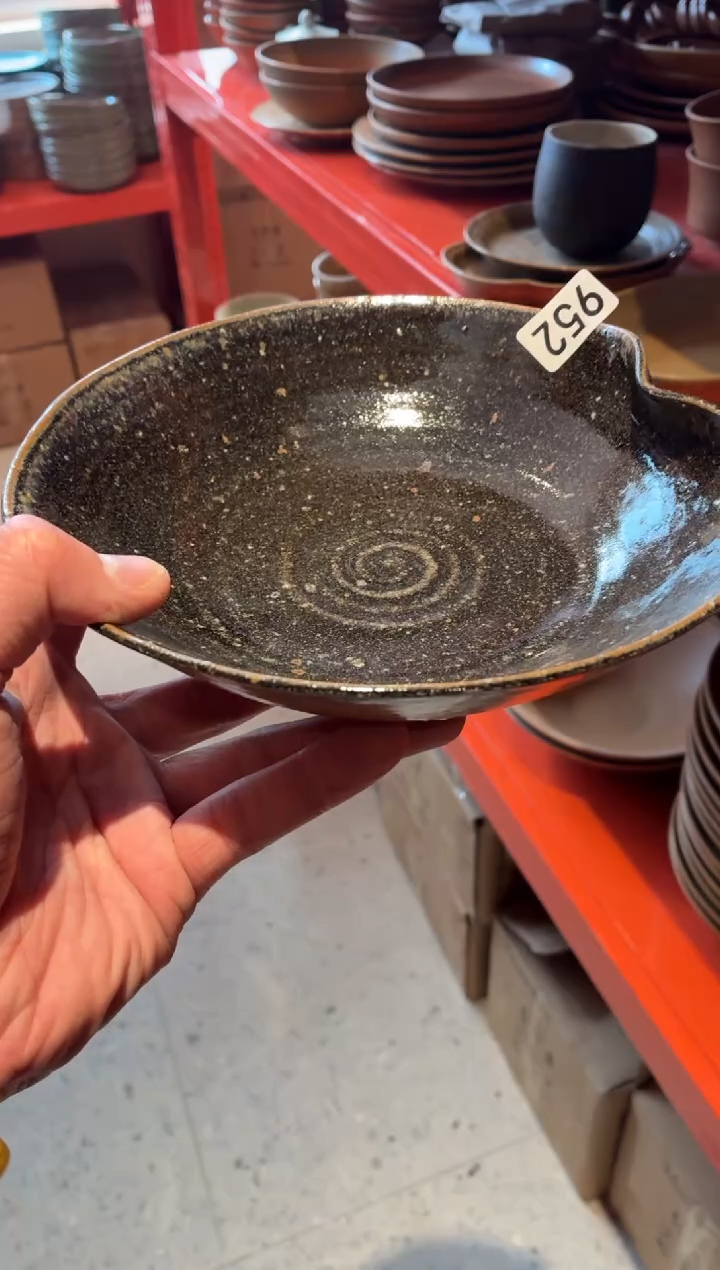 瓷片晚**?952粗陶黑色异形盘1个