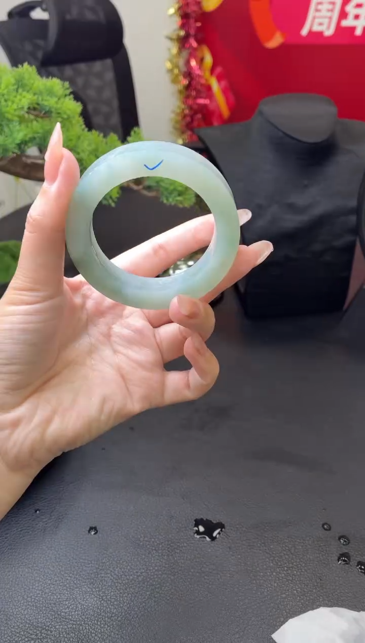 未镶嵌手镯定制翡翠小**?定制手镯