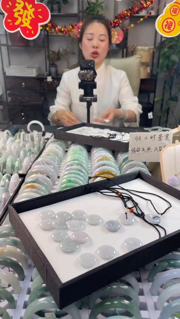 【闪购商品】翡翠吊坠(不含链)未镶嵌多样性发货 发一件