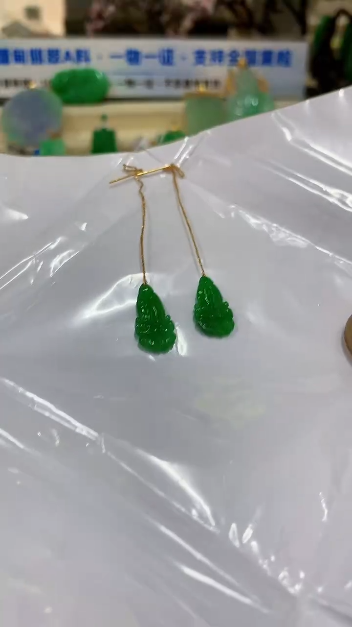 【闪购商品】翡翠18K金镶嵌吊坠(不含链)多样性发货其中一件