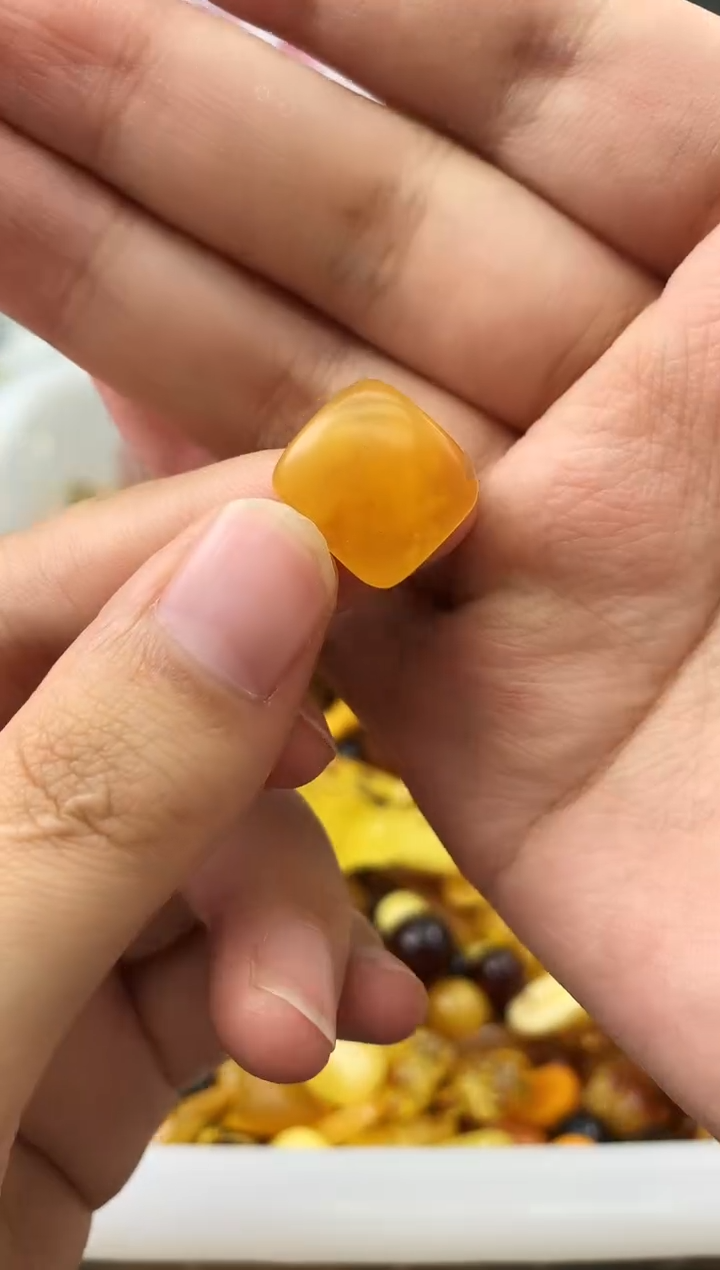 未镶嵌琥珀珠宝奇石24