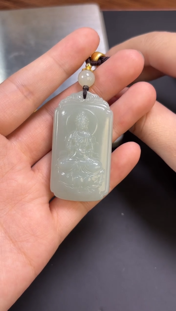 【闪购商品】和田玉吊坠(赠链)未镶嵌且末微色差近矿吊坠