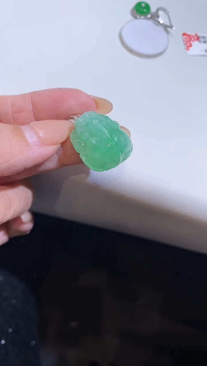 吊坠(不含链)18K金镶嵌翡翠貔貅