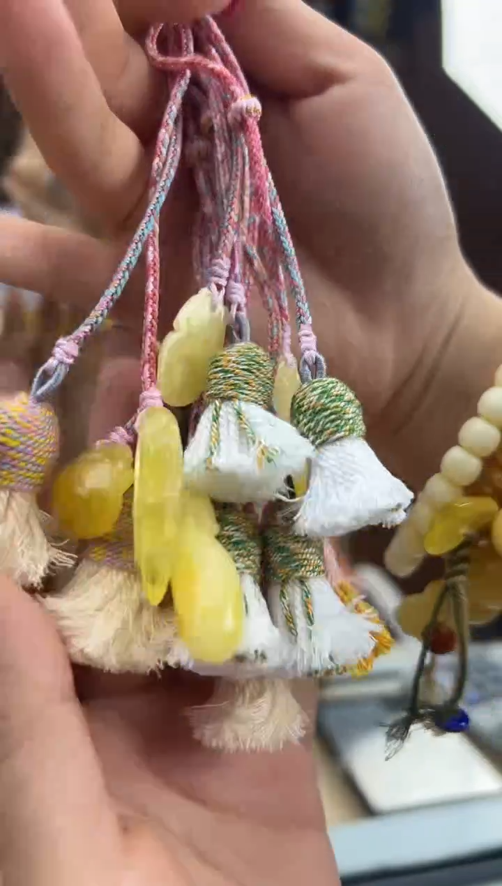 【闪购商品】琥珀裸石未镶嵌蜜蜡手机挂多样性发一条