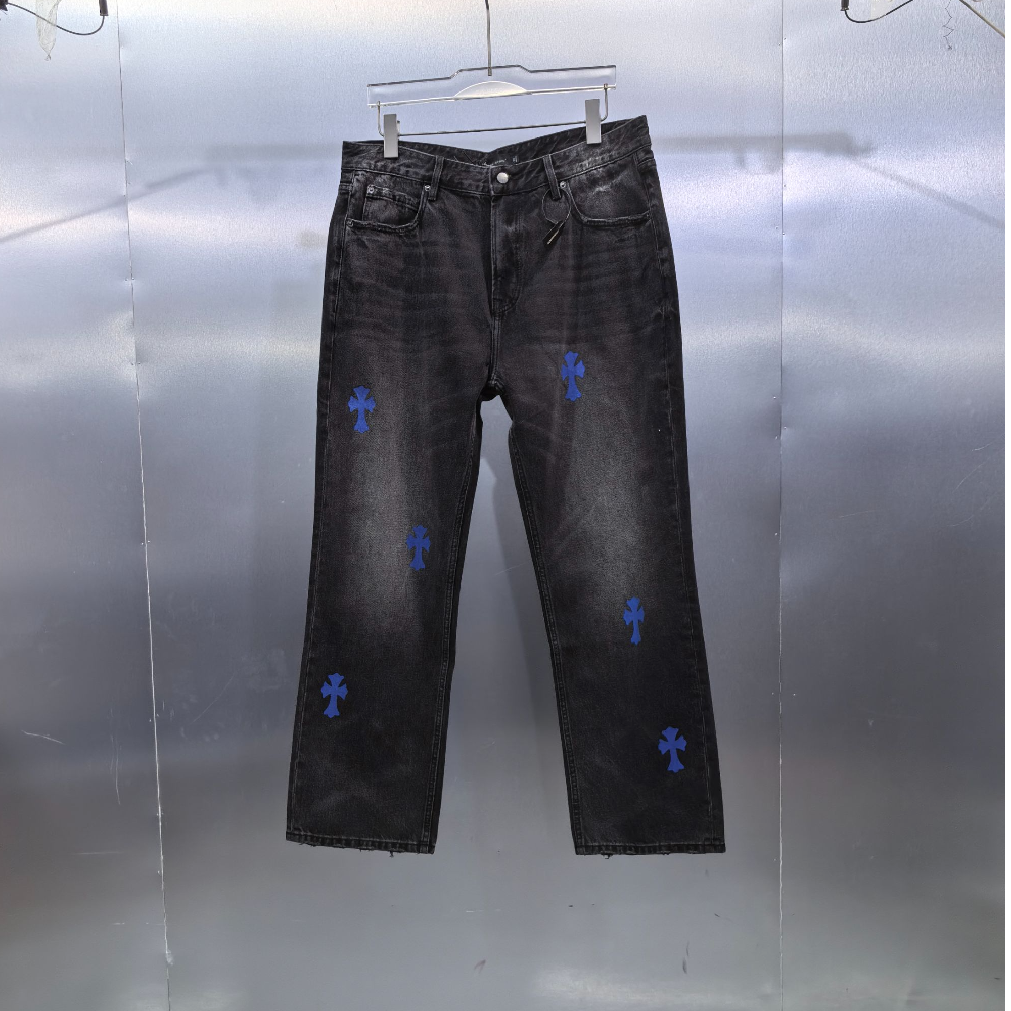 M05-110815-CLI满印十字印花潮流水洗直筒牛仔裤