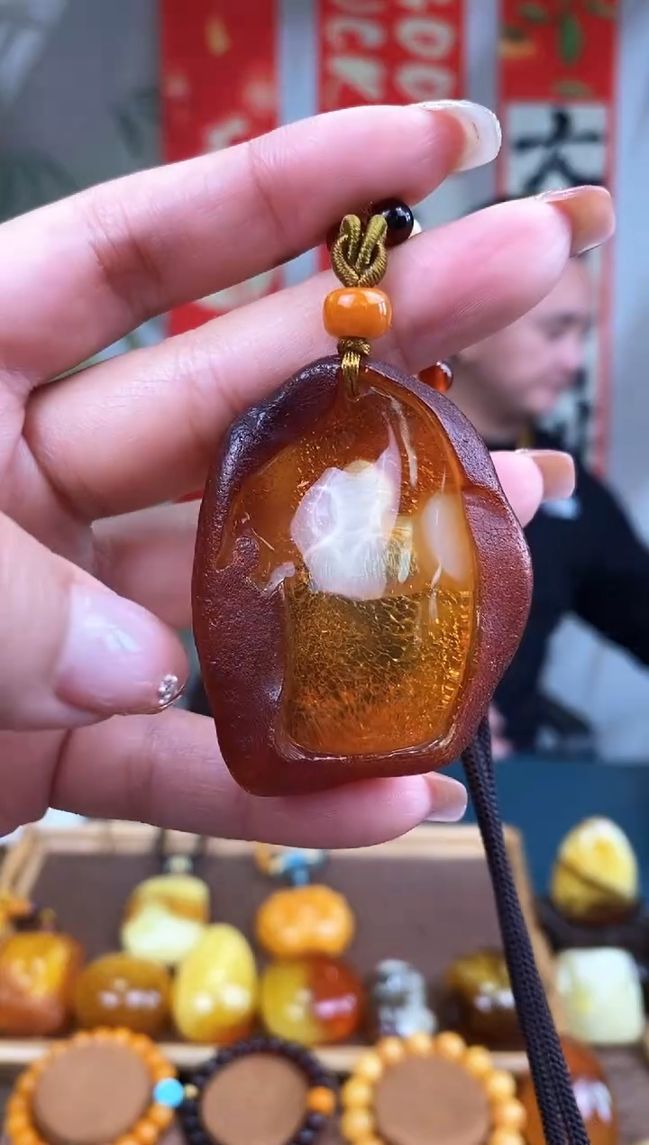 【闪购商品】琥珀裸石未镶嵌 基地发货 一物一证 顺丰包邮