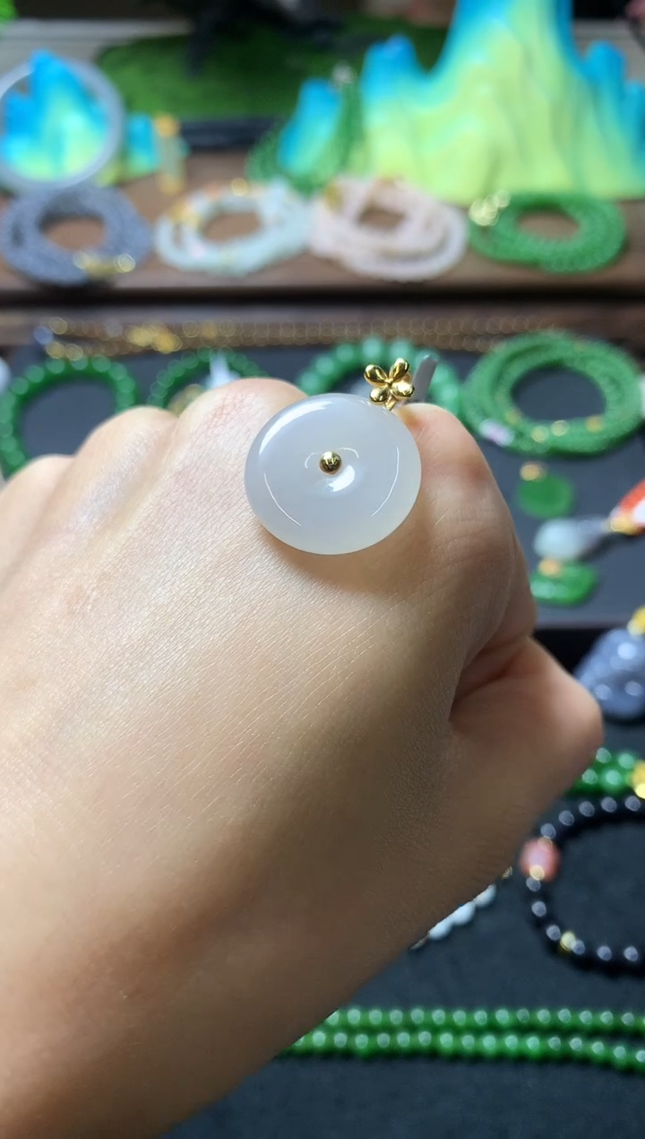 【闪购商品】和田玉颈饰18K金镶嵌吊坠