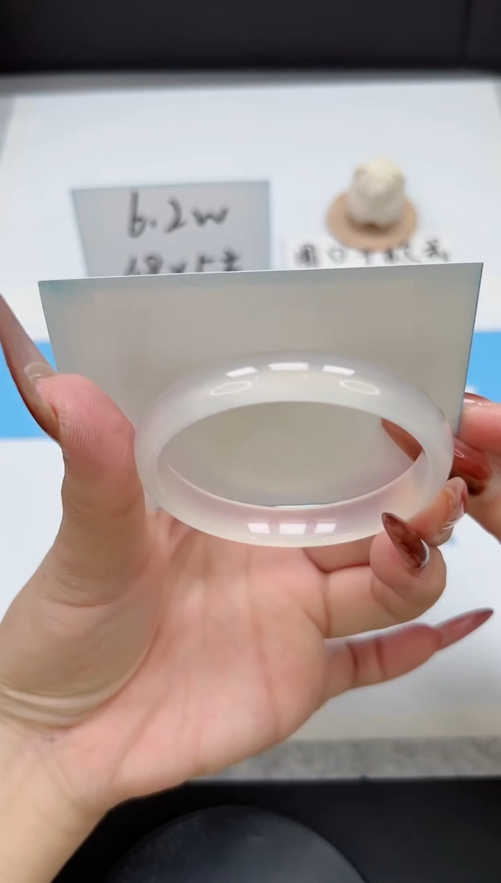 【闪购商品】石英质玉手镯未镶嵌165/54.4草花