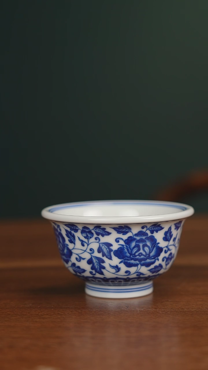 【闪购商品】柴窑青花缠枝牡丹主人杯