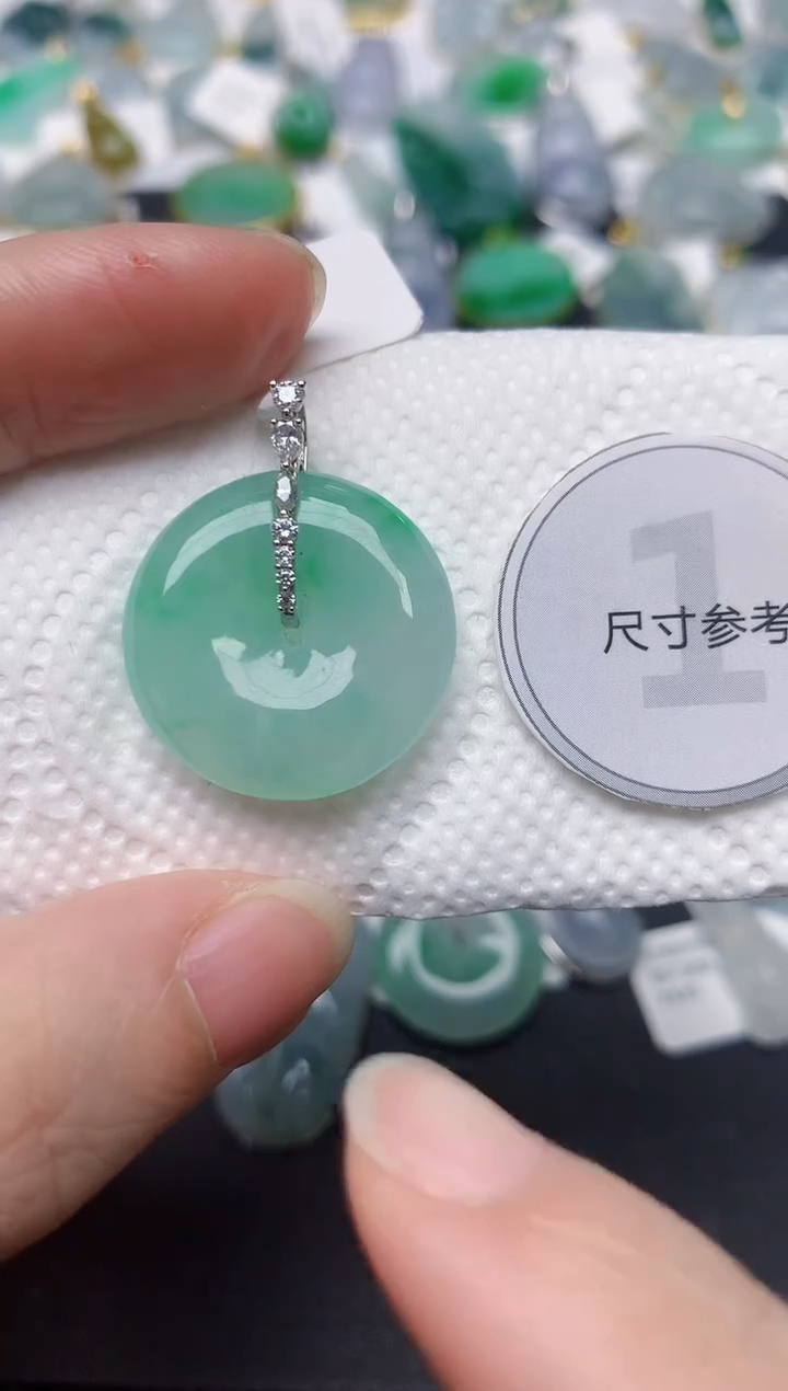 颈饰18K金镶嵌翡翠天然缅甸A货翡翠
