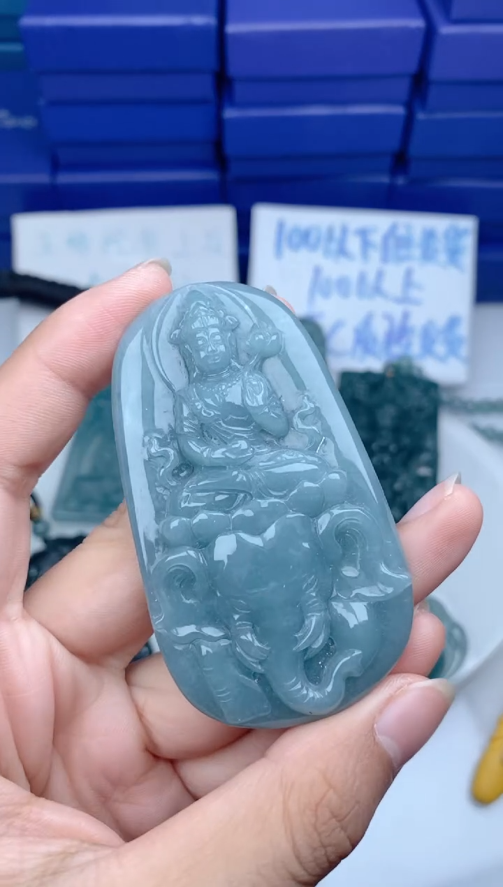 颈饰未镶嵌翡翠 