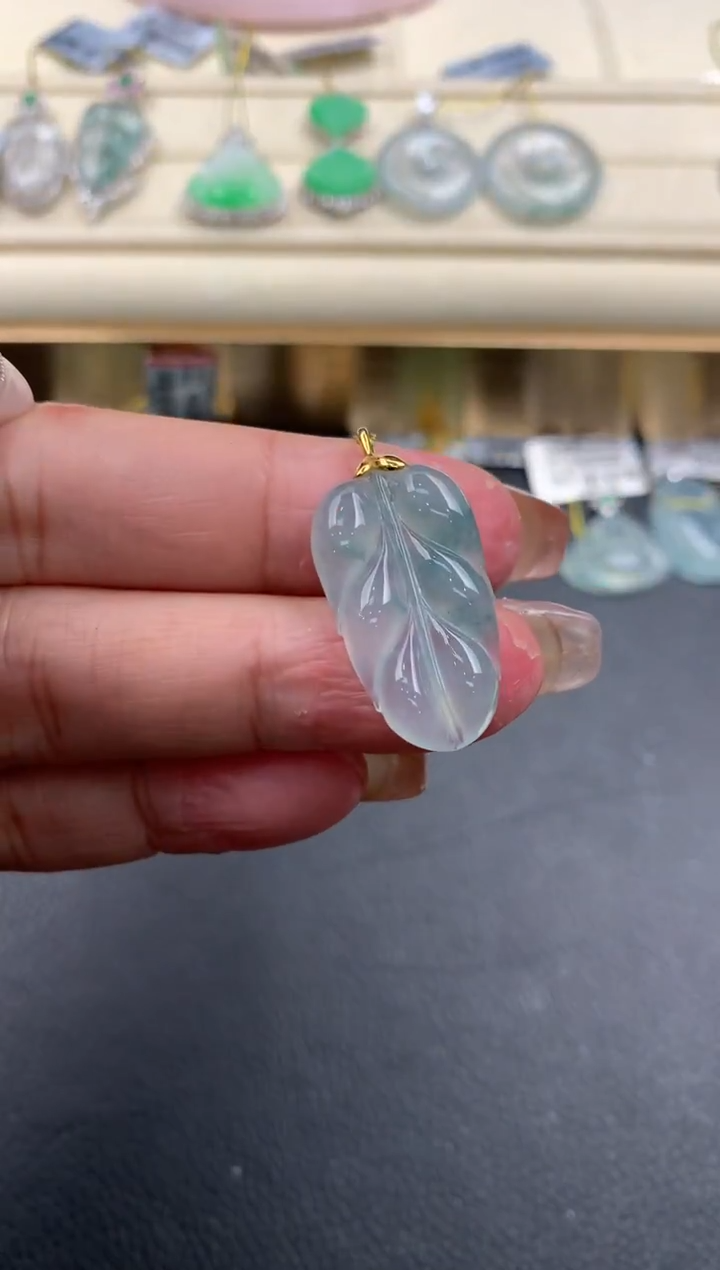 【闪购商品】翡翠颈饰18K金镶嵌D941      