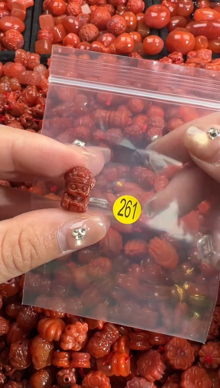 南红玛瑙未镶嵌颈饰1