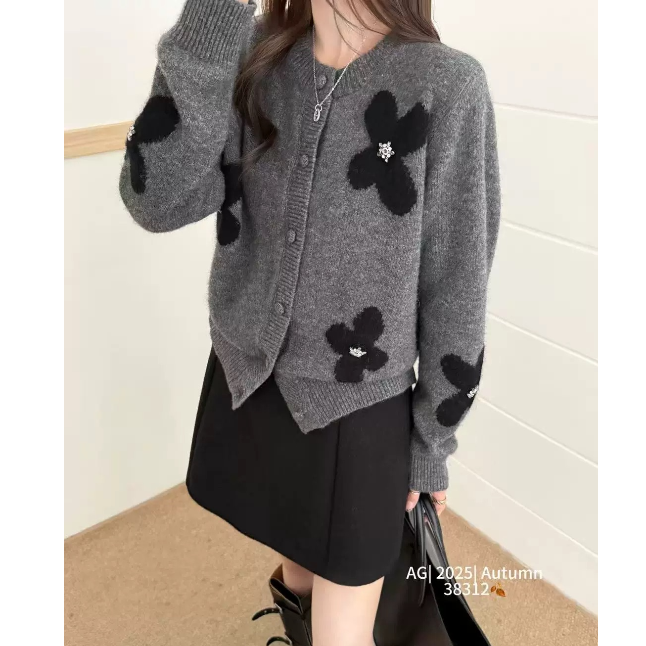【运费补贴】花朵烫钻包扣百搭针织开衫女毛衣外套气质宽松上衣