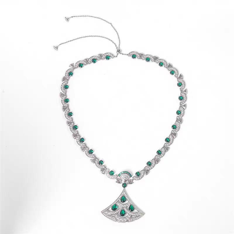 3205---18K金镶嵌祖母绿百搭项链