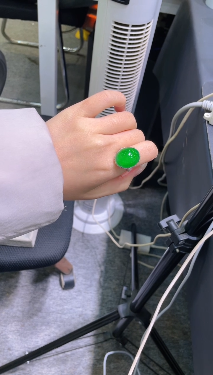 【闪购商品】翡翠吊坠(不含链)18K金镶嵌A62