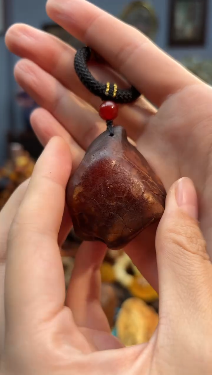 琥珀颈饰未镶嵌手把