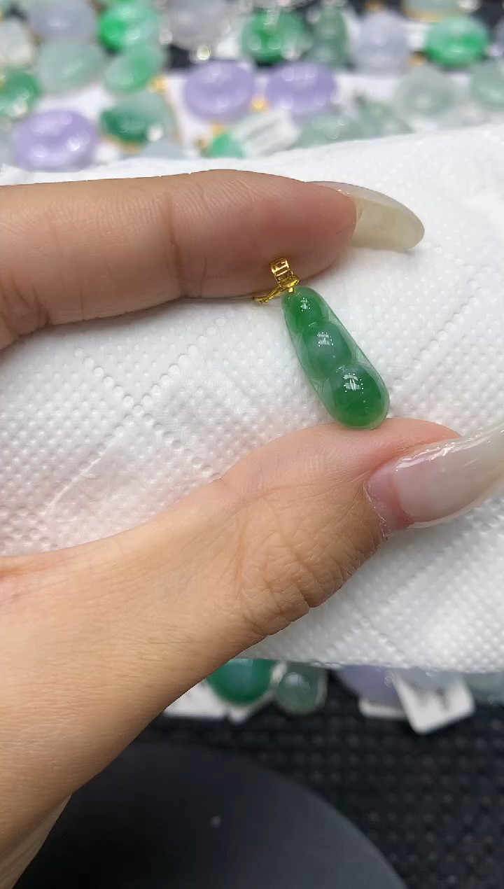 颈饰18K金镶嵌翡翠11111111111