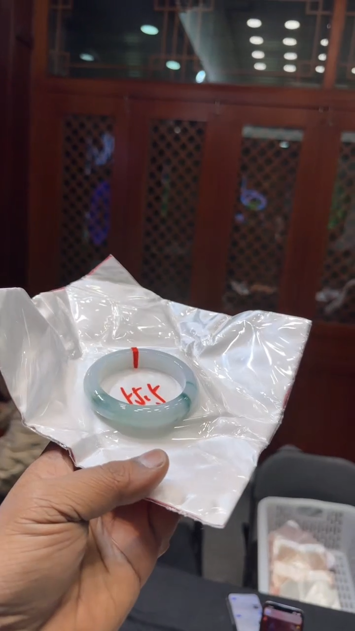 【闪购商品】翡翠手镯未镶嵌手镯