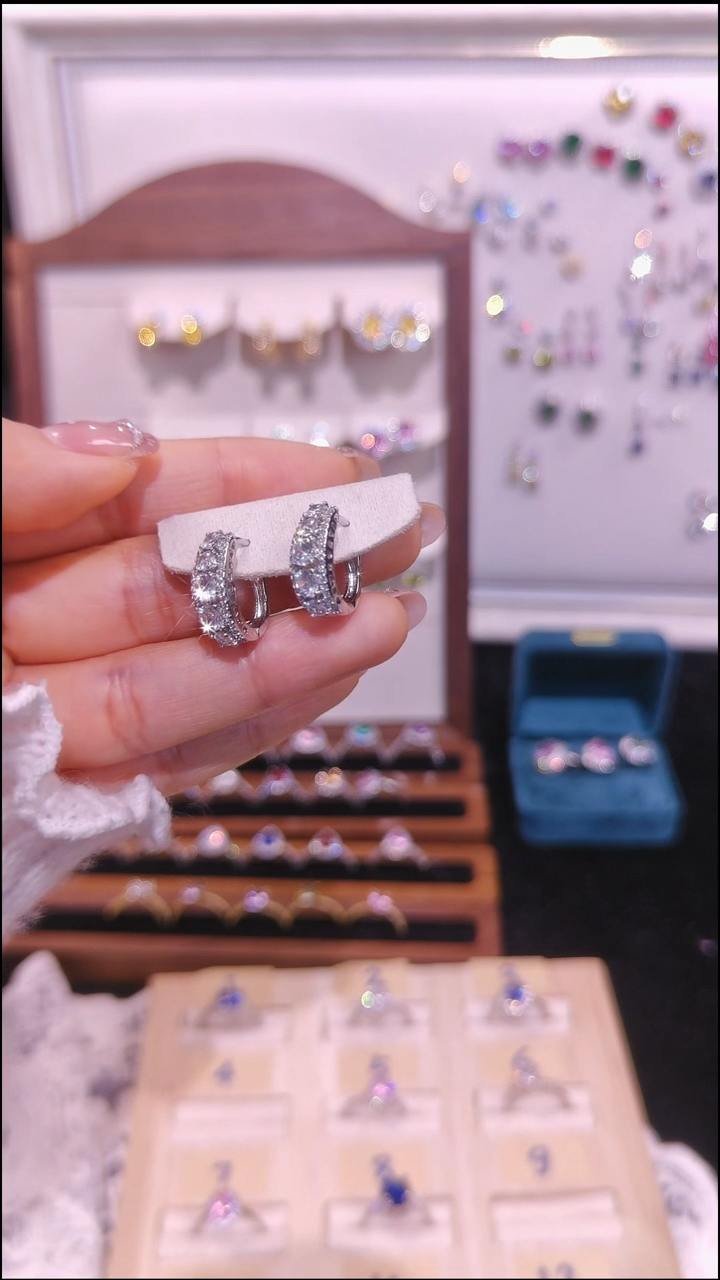 合金无银色耳扣 