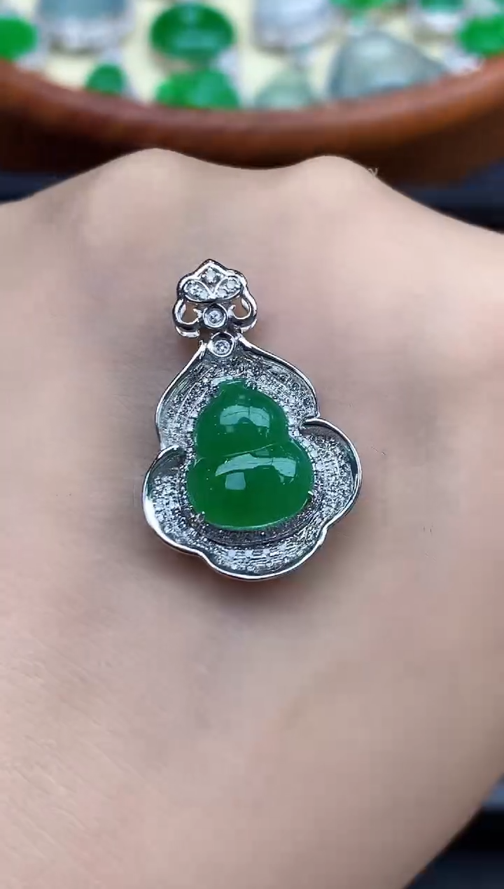 颈饰18K金镶嵌翡翠568-中国好珍宝