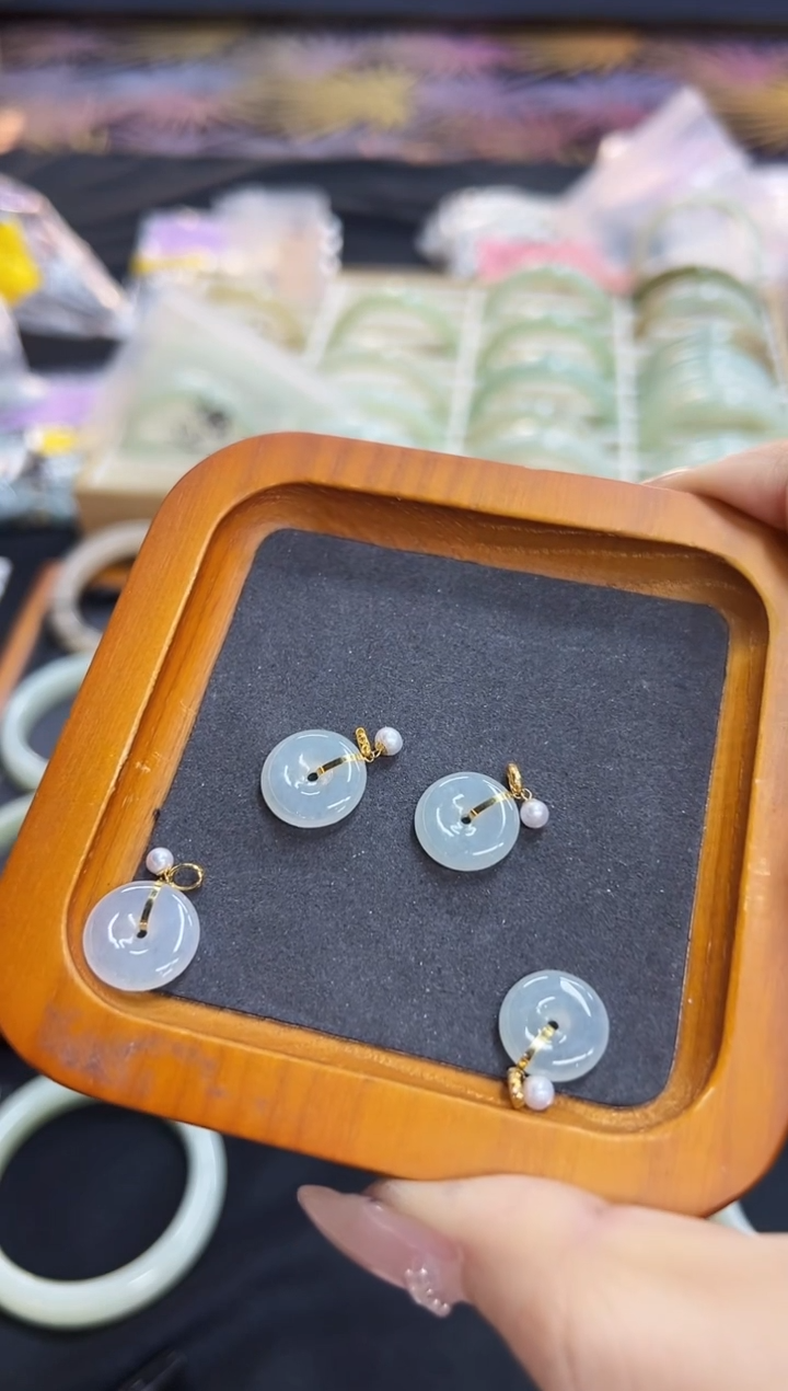 【闪购商品】翡翠颈饰18K金镶嵌ae0509平安扣