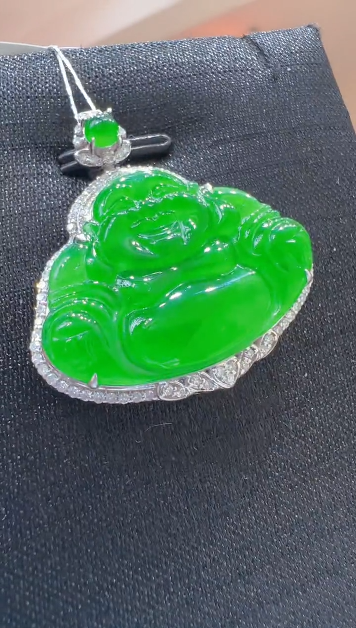 【闪购商品】翡翠吊坠(不含链)18K金镶嵌        