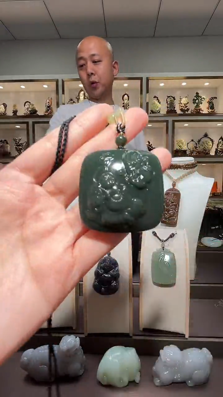 和田玉未镶嵌颈饰苏