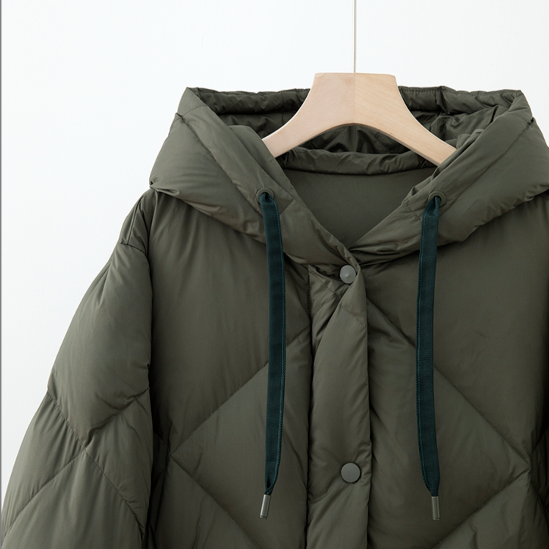 MAX长款立领军绿抽绳面包羽绒服YRF3I1122