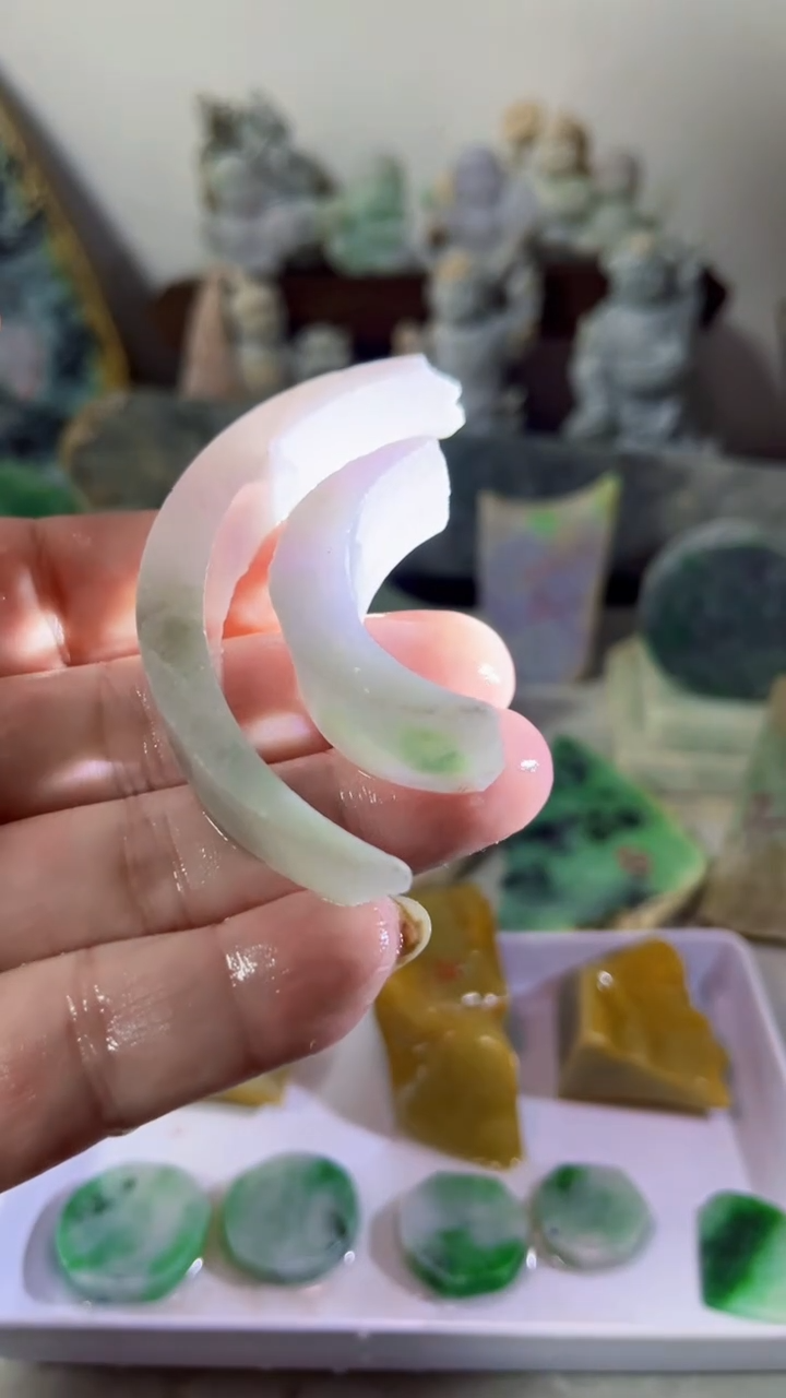 【闪购商品】翡翠吊坠(不含链)未镶嵌A399