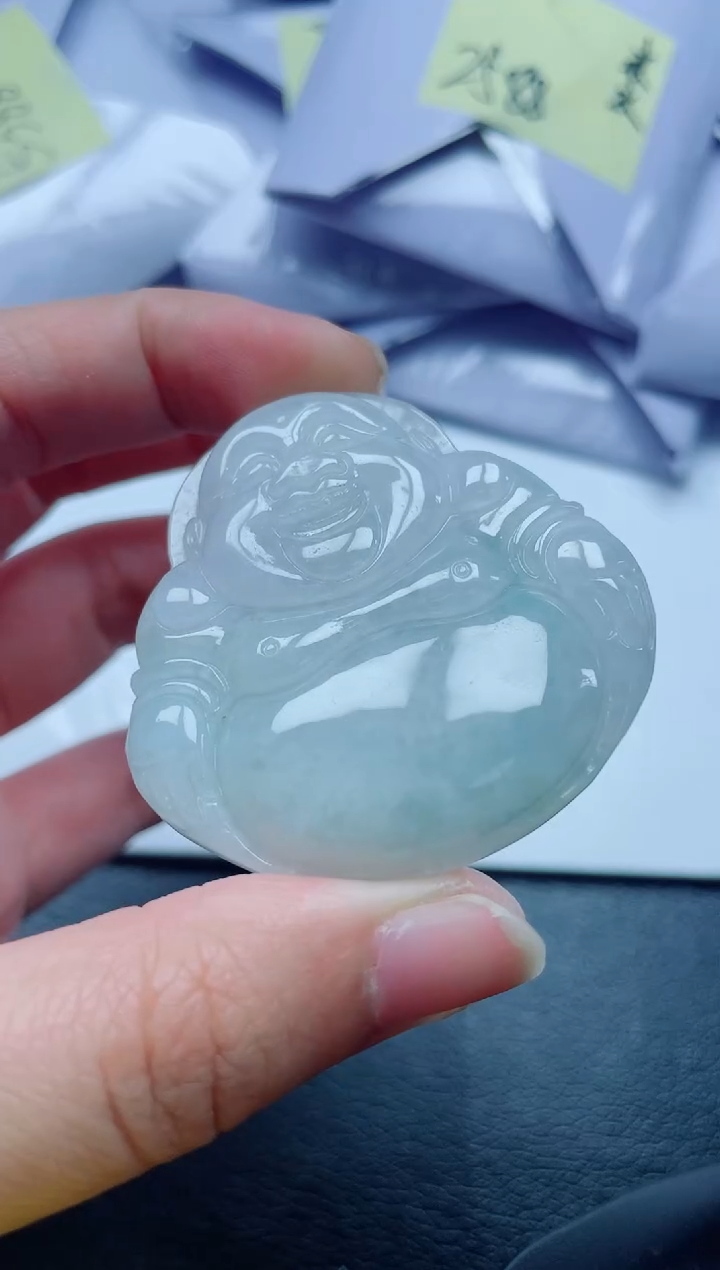 翡翠未镶嵌颈饰           
