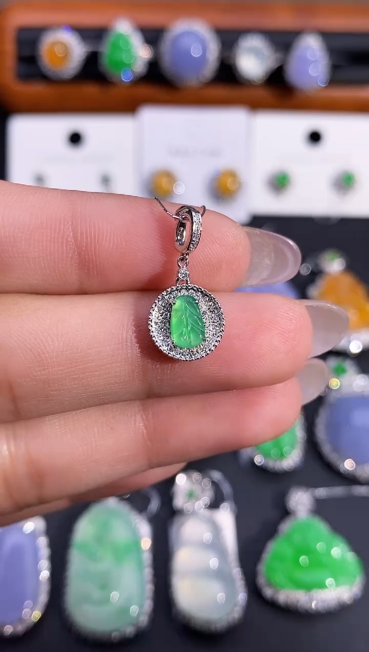 【闪购商品】翡翠颈饰18K金镶嵌吊坠